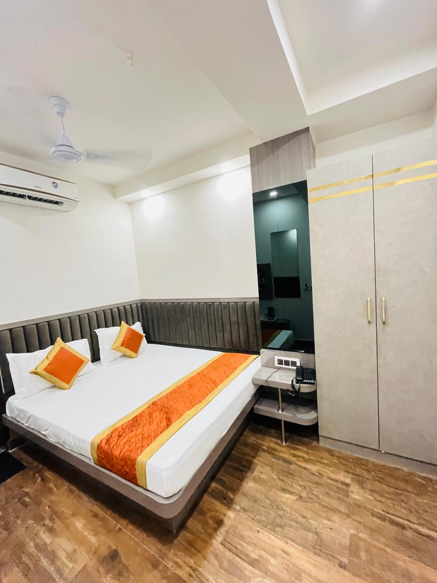 Hotel Red Stone Inn - Near New Delhi Railway Station - Paharganj Exterior photo