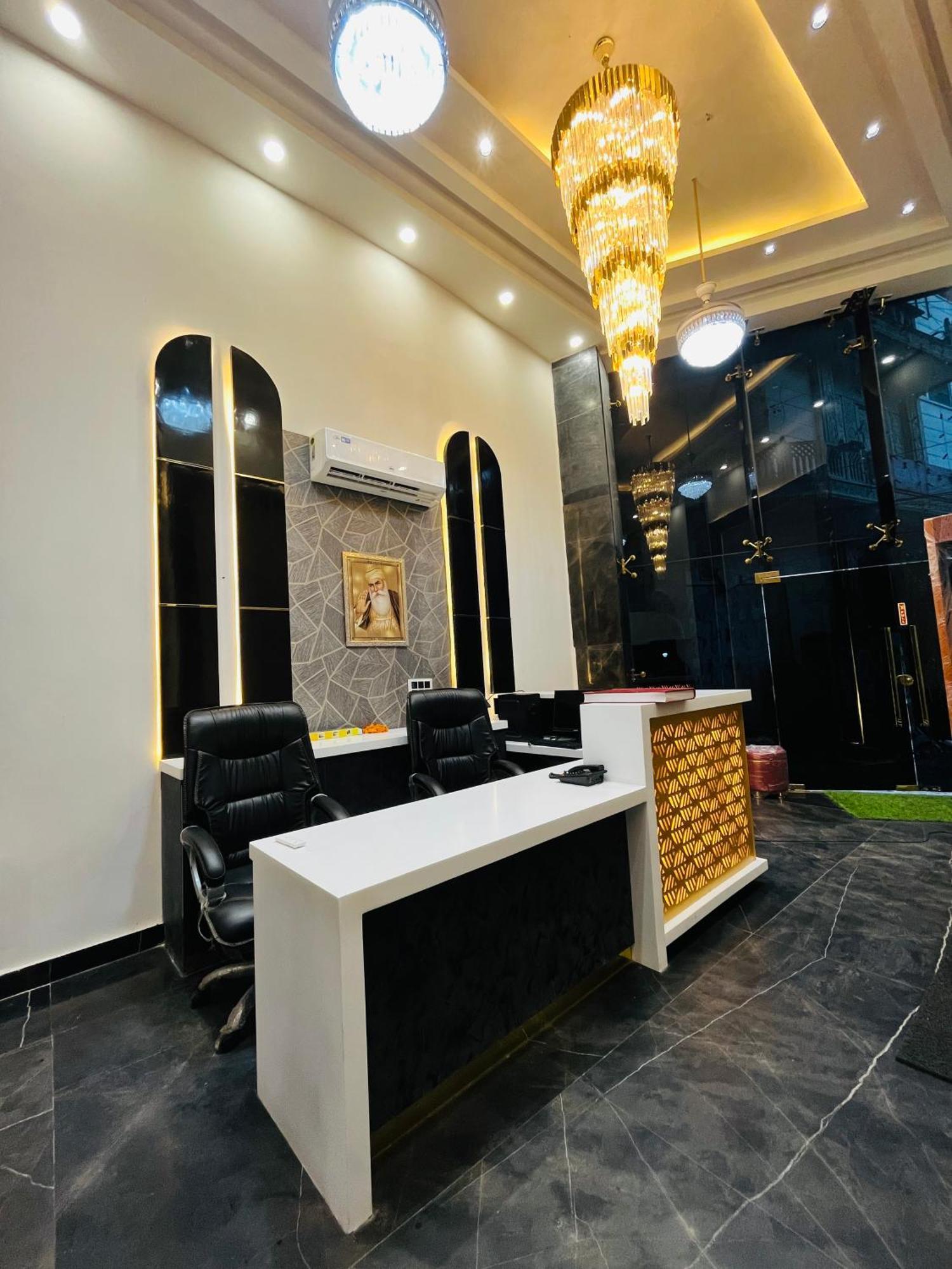 Hotel Red Stone Inn - Near New Delhi Railway Station - Paharganj Exterior photo