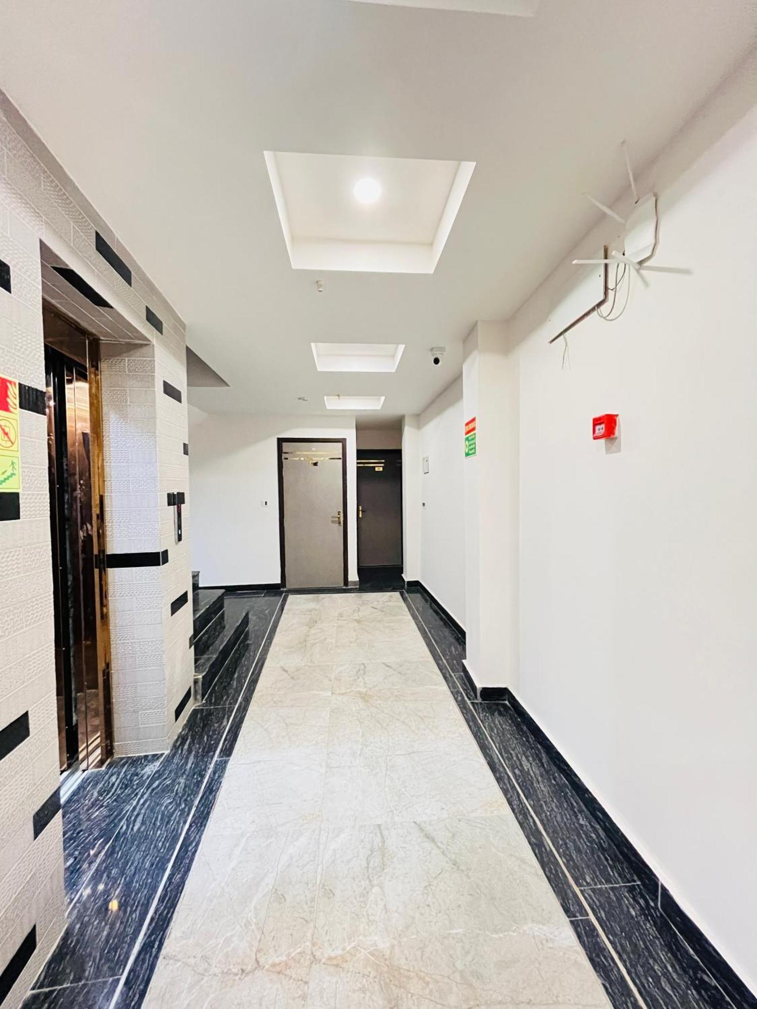 Hotel Red Stone Inn - Near New Delhi Railway Station - Paharganj Exterior photo