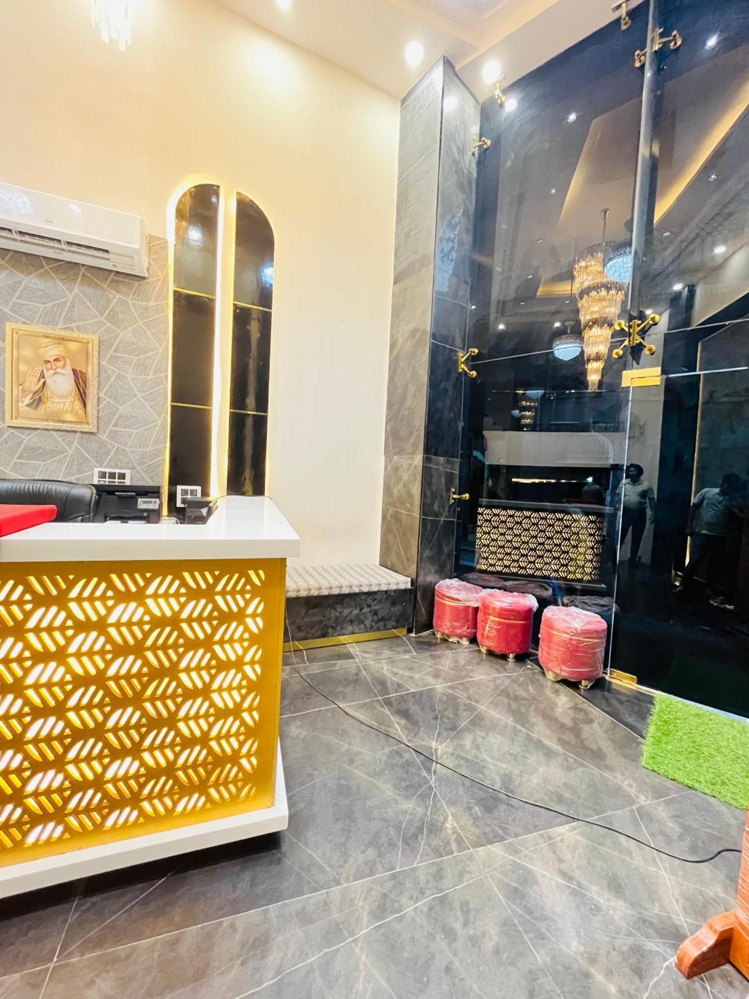Hotel Red Stone Inn - Near New Delhi Railway Station - Paharganj Exterior photo
