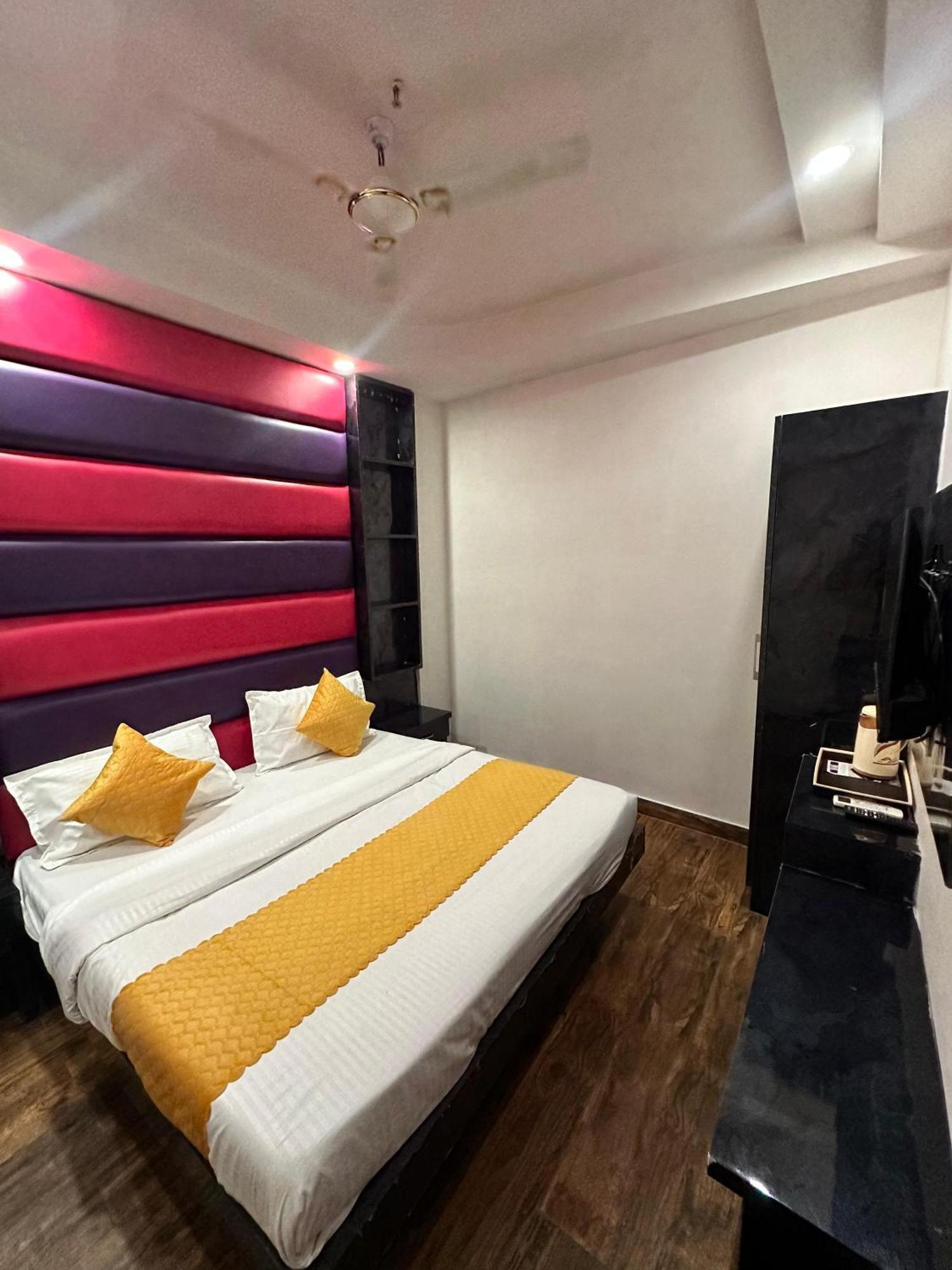 Hotel Red Stone Inn - Near New Delhi Railway Station - Paharganj Exterior photo