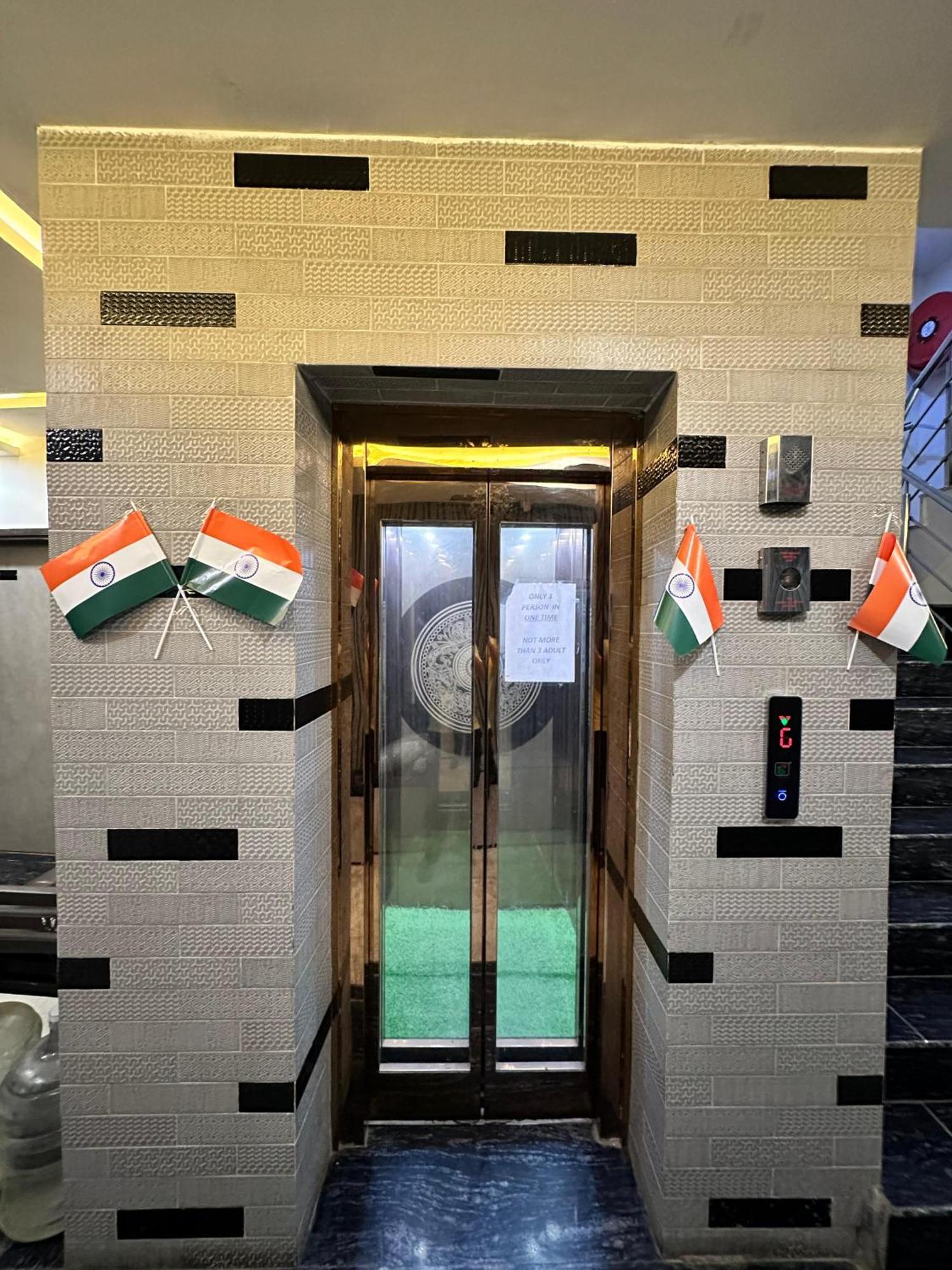 Hotel Red Stone Inn - Near New Delhi Railway Station - Paharganj Exterior photo