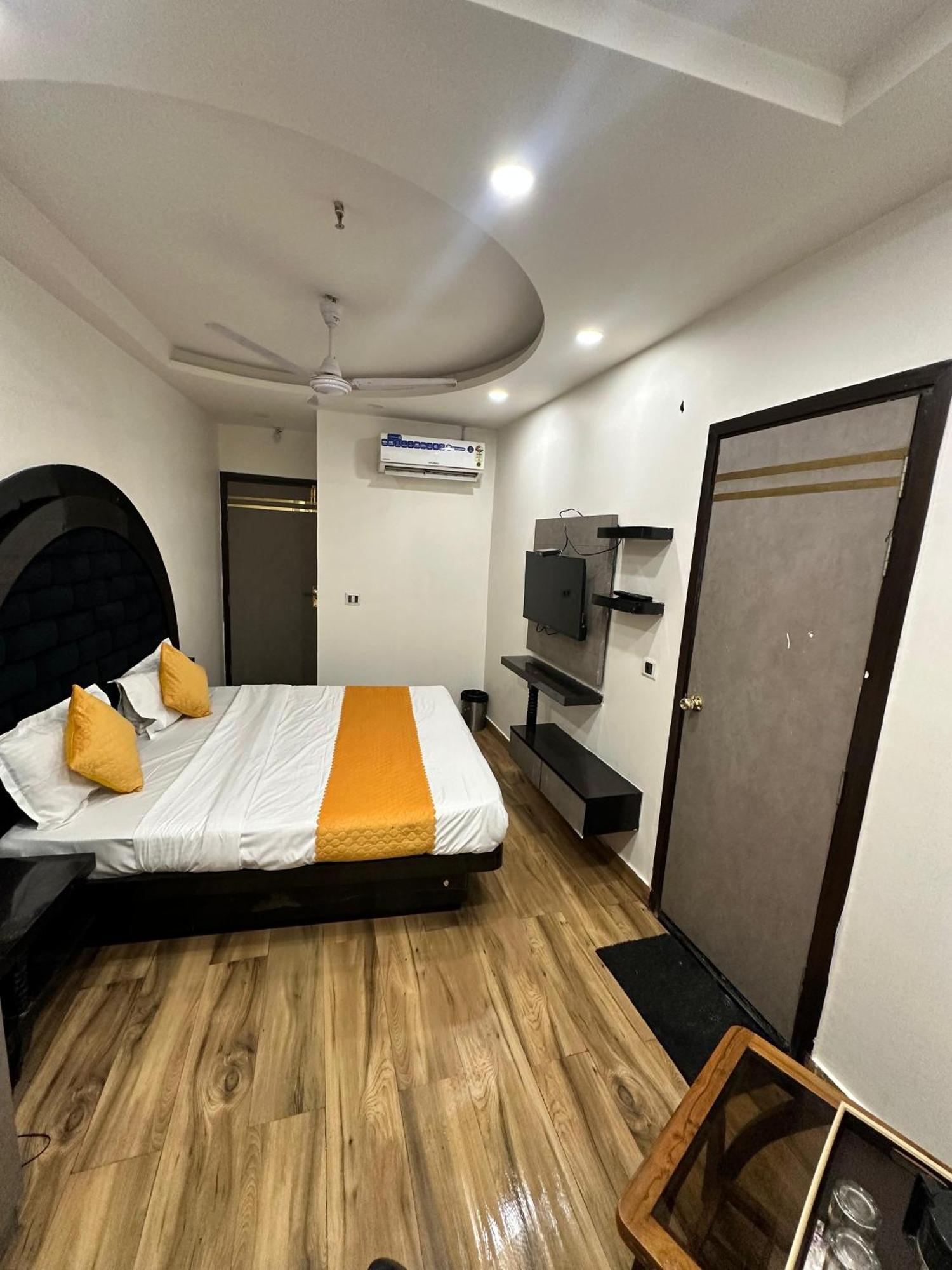 Hotel Red Stone Inn - Near New Delhi Railway Station - Paharganj Exterior photo